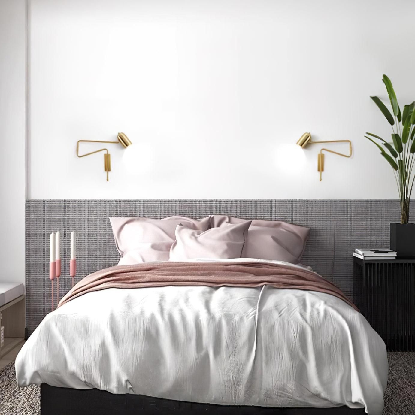 lampe murale liseuse dorée