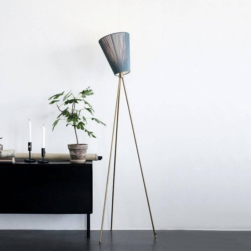 lampadaire trépied en bois